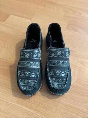 Women's Slip-On Patterned Loafers - size 8 BNWT